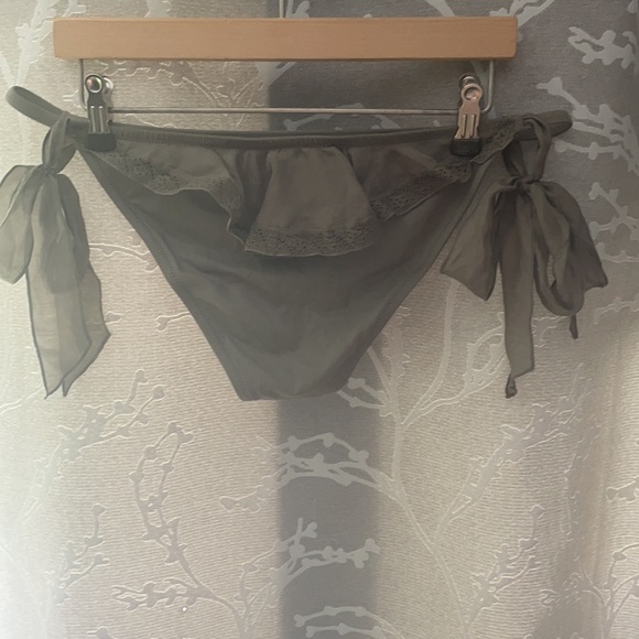 Bikini swim - Picture 5 of 5